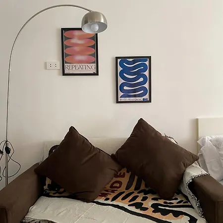 Cozy Room With Free Pool Access & Ps4 Located At Qc - Luxx Haven